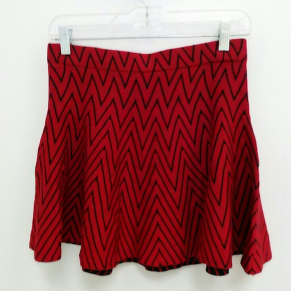 Candies Red Black Chevon Knit Skater Skirt - Picture 2 of 3